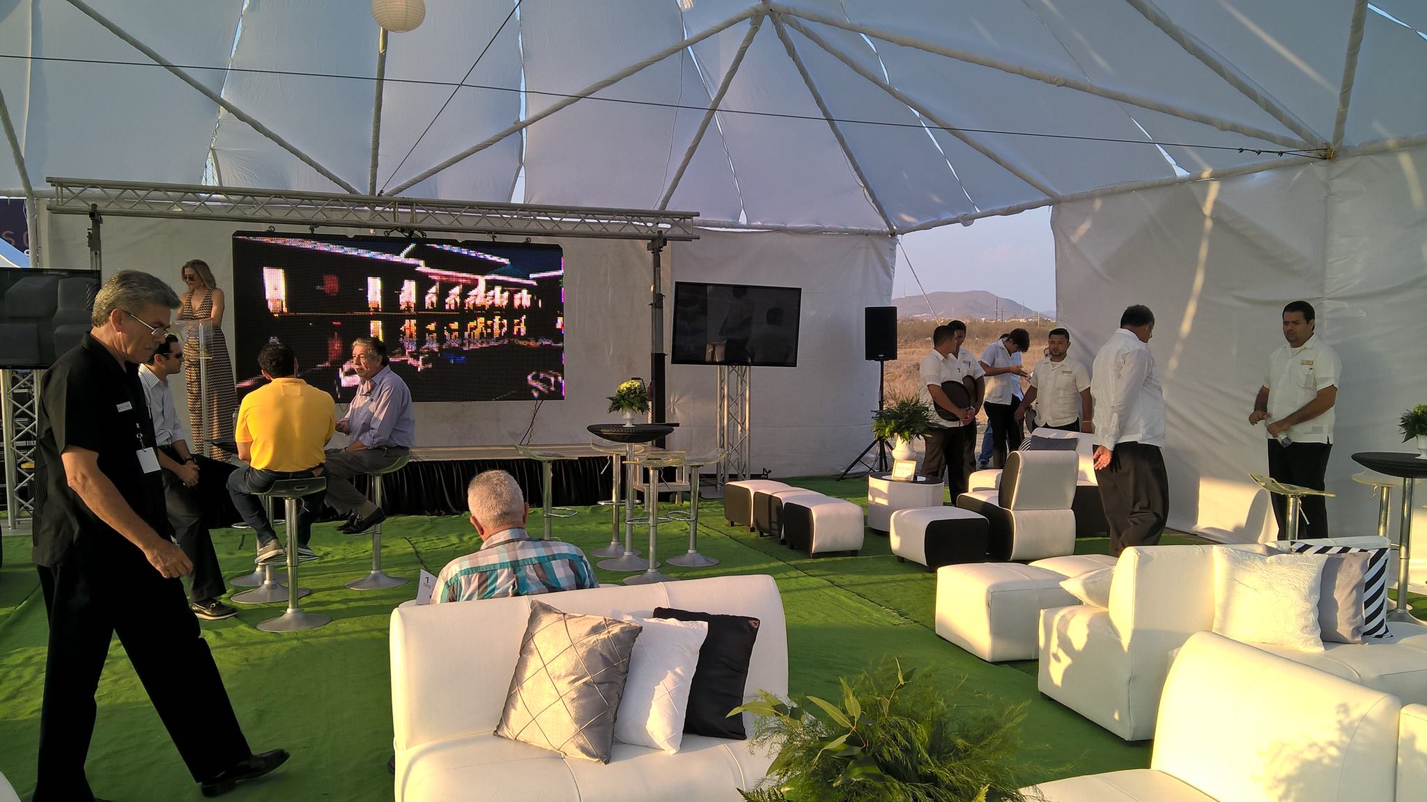 Read more about the article COB LED Displays: Cutting-Edge Technology for Durability and Clarity